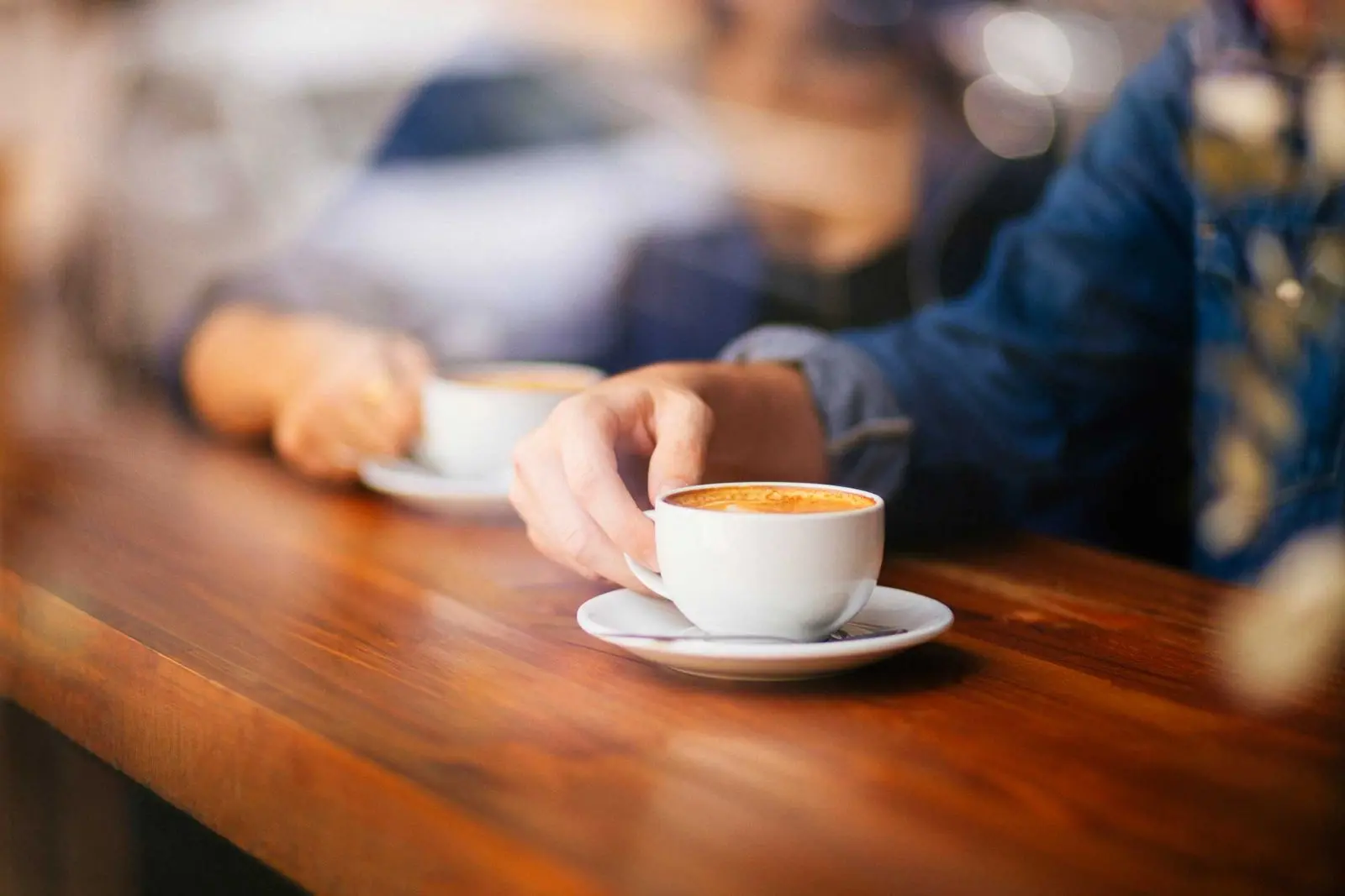 Benefício vital, um copo de café matinal pode salvar a sua vida!
