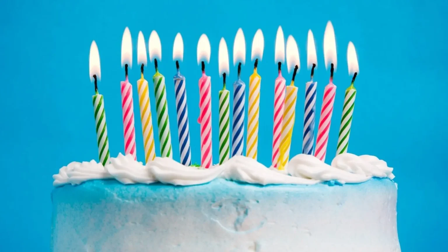 Por que comemoramos aniversários com bolo e velinhas