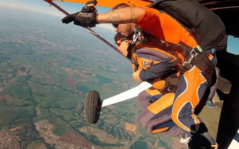 7 Curiosidades sobre salto de paraquedas que voce precisa saber