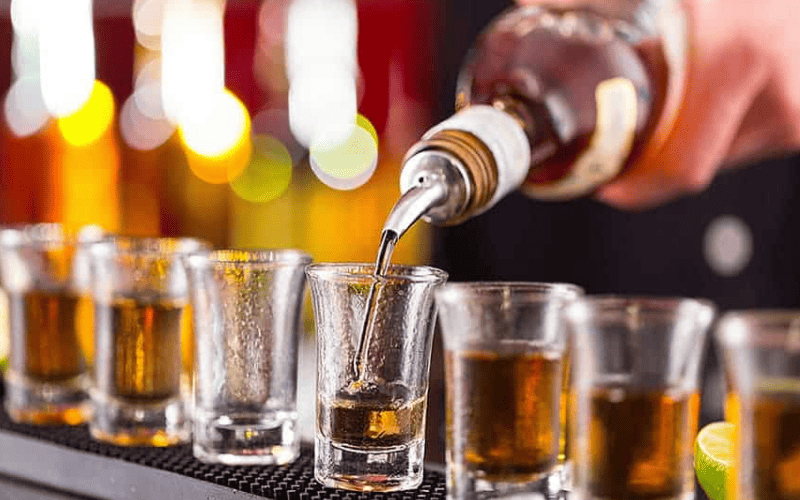 Como e calculado o teor alcoolico das bebidas