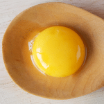 O que a cor da gema pode nos dizer sobre um ovo