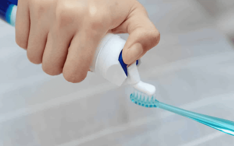 O que a pasta de dente faz