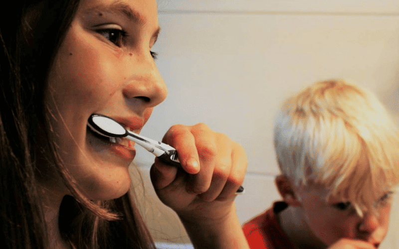 O que acontece se voce parar de escovar os dentes