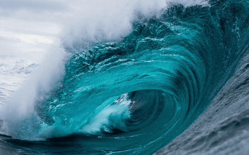 Por que existem ondas no mar