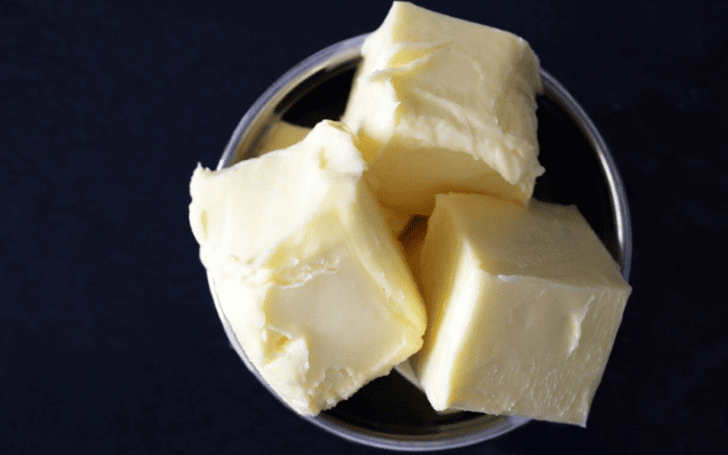 Qual a diferenca entre manteiga e margarina