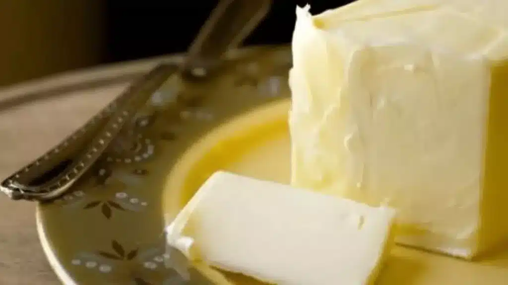 O grande debate com margarina versus manteiga para quem e mais saudavel