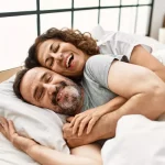 Casais que dormem juntos tem menos risco de depressao que solteiros