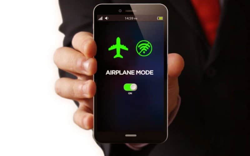 O que acontece se voce nao deixar o celular em modo aviao no voo