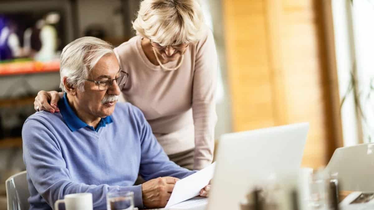 Por que a idade de aposentadoria e 65