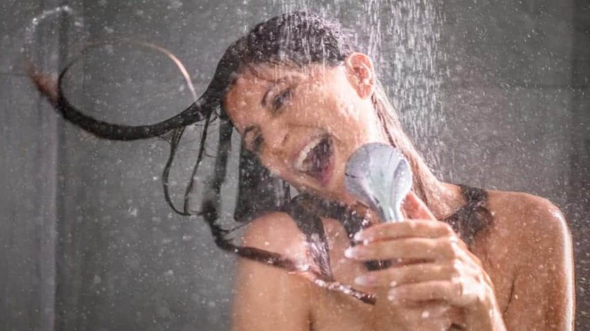 Por que voce gosta de cantar no chuveiro