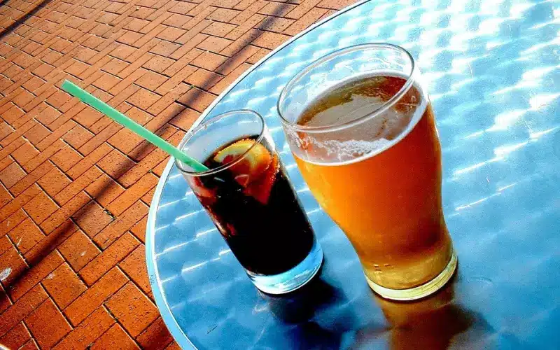Um copo de cerveja por dia e bom para a saude intestinal diz estudo