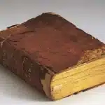 10 Livros encadernados em pele humana