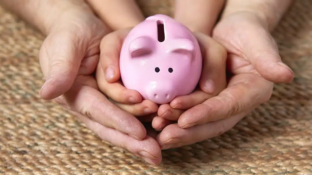 5 Maneiras que os pais podem motivar seus filhos a economizar