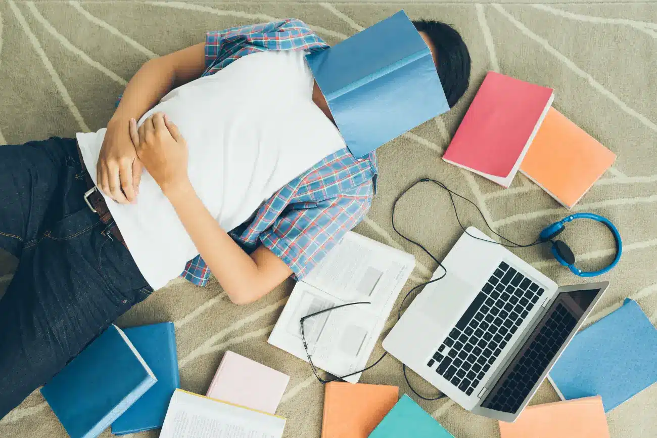 6 Dicas para evitar cair no sono enquanto estuda
