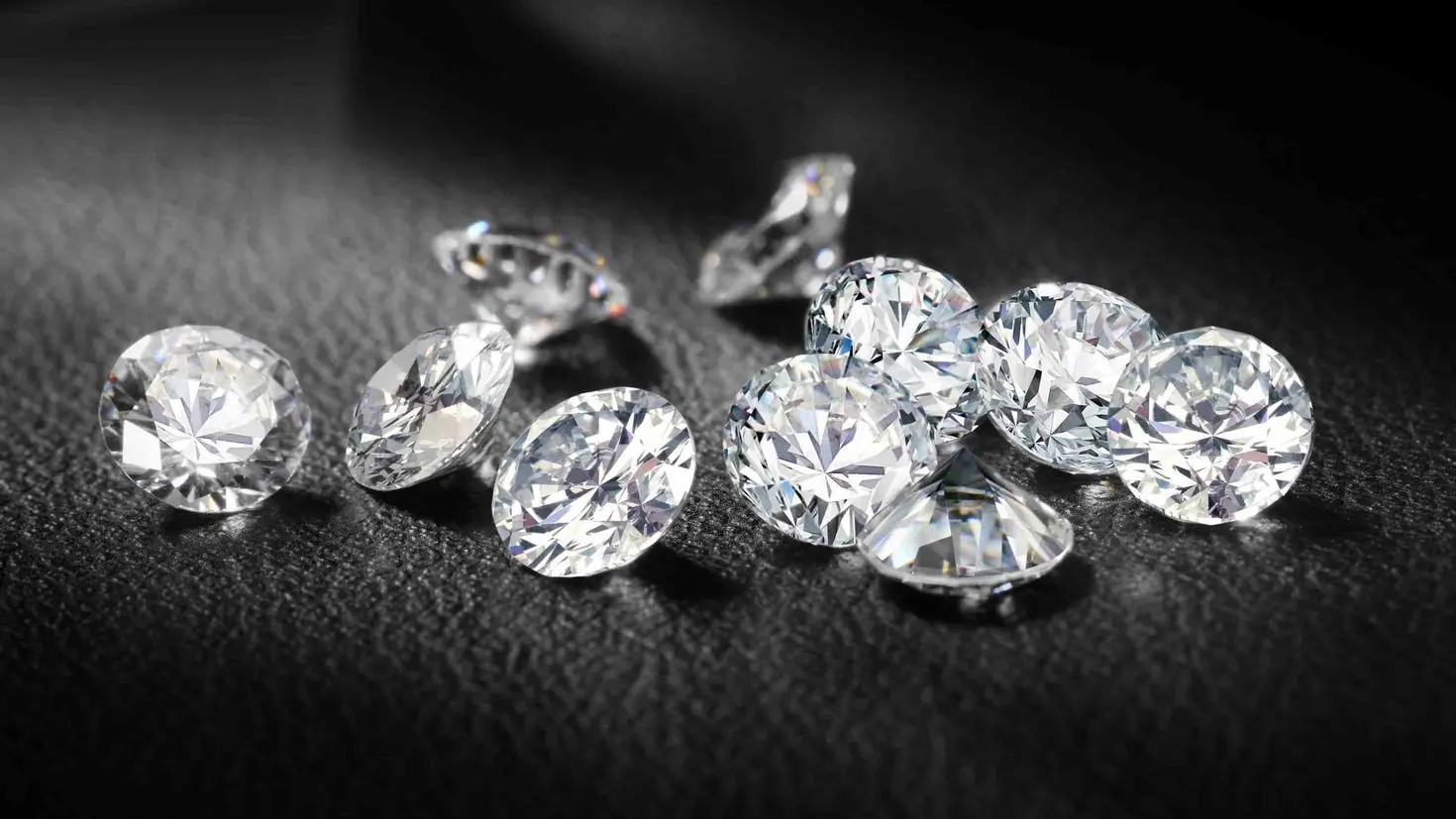 Saiba como diferenciar as pedras preciosas moissanite diamante e zirconia