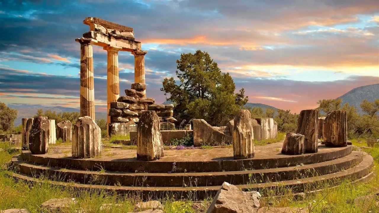 Oráculo de Delfos Origem e Importância Arqueológica