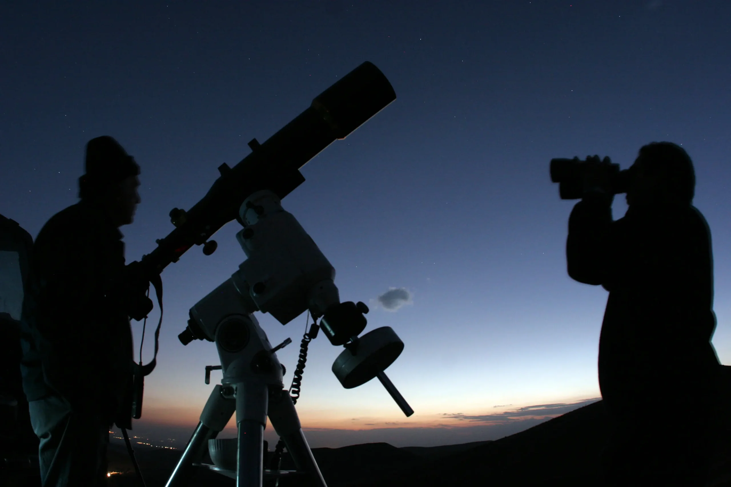 Explorando o Espaço Binóculos ou Telescópio