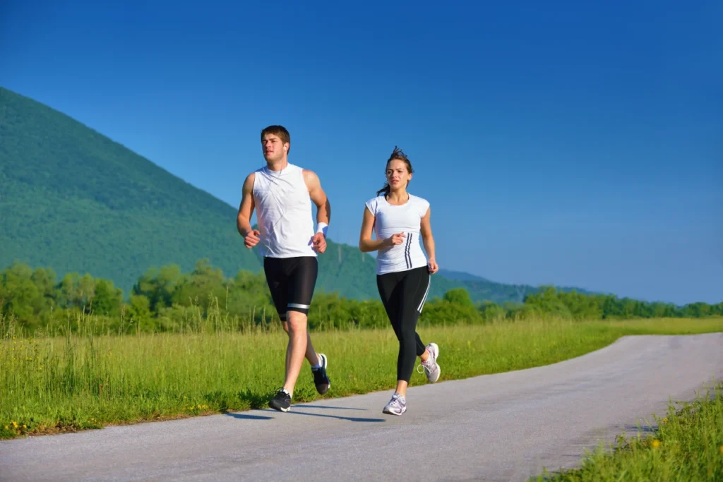 Homens correm mais rapido que as mulheres por conta de fatores hormonais