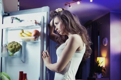 Por que não há luz no congelador da geladeira