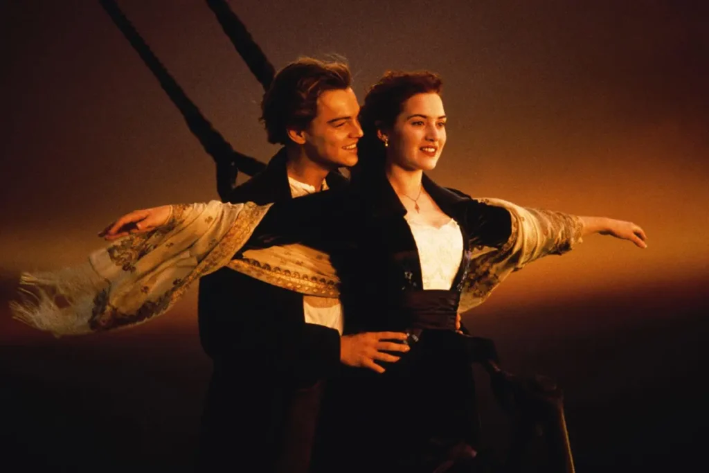 Cena do romance em Titanic com Leonardo DiCaprio e Kate Winslet